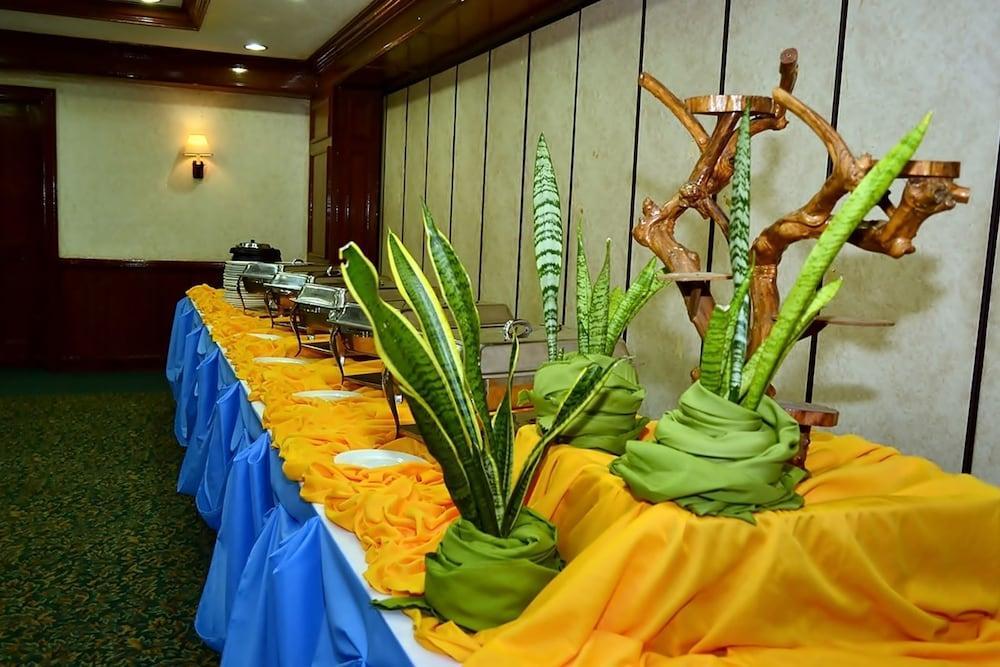 Days Hotel By Wyndham Batangas Zewnętrze zdjęcie