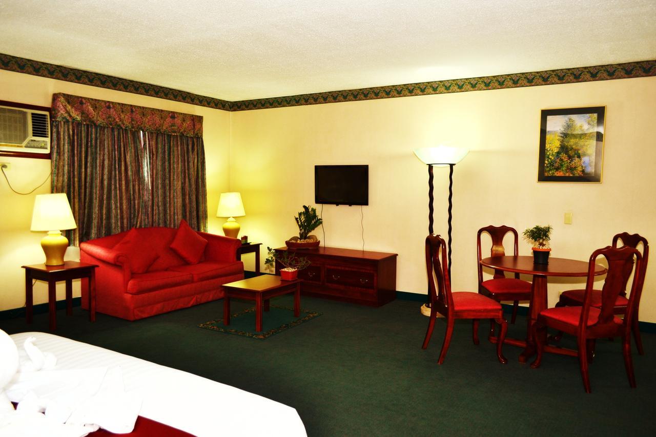 Days Hotel By Wyndham Batangas Zewnętrze zdjęcie
