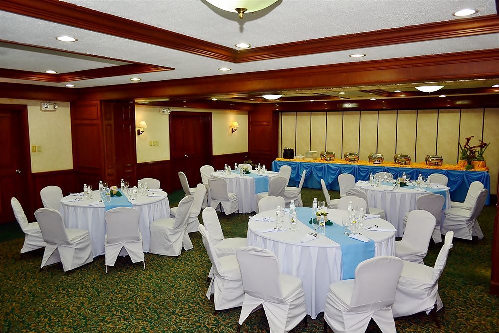 Days Hotel By Wyndham Batangas Zewnętrze zdjęcie
